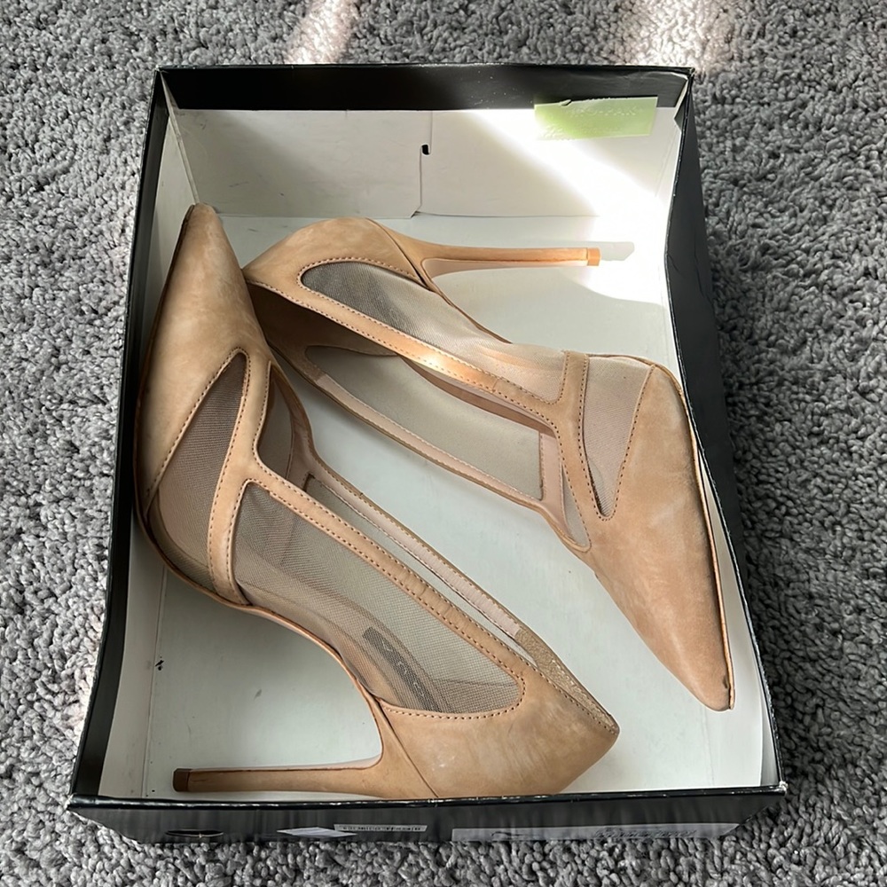 Aqua tan pumps